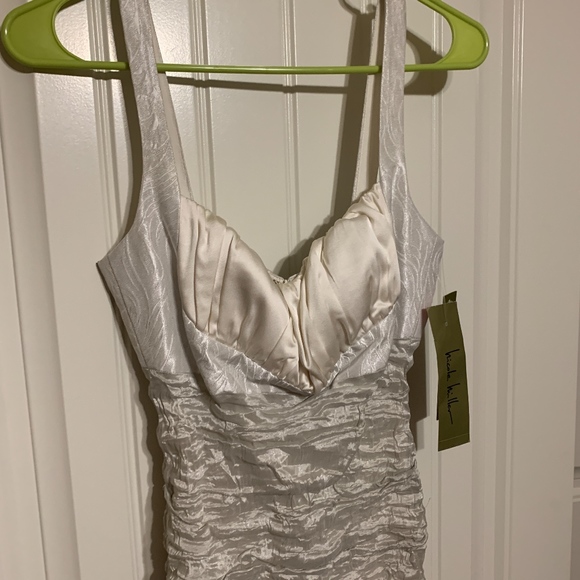 NICOLE MILLER WEDDING GOWN SIZE 6 - Picture 3 of 8